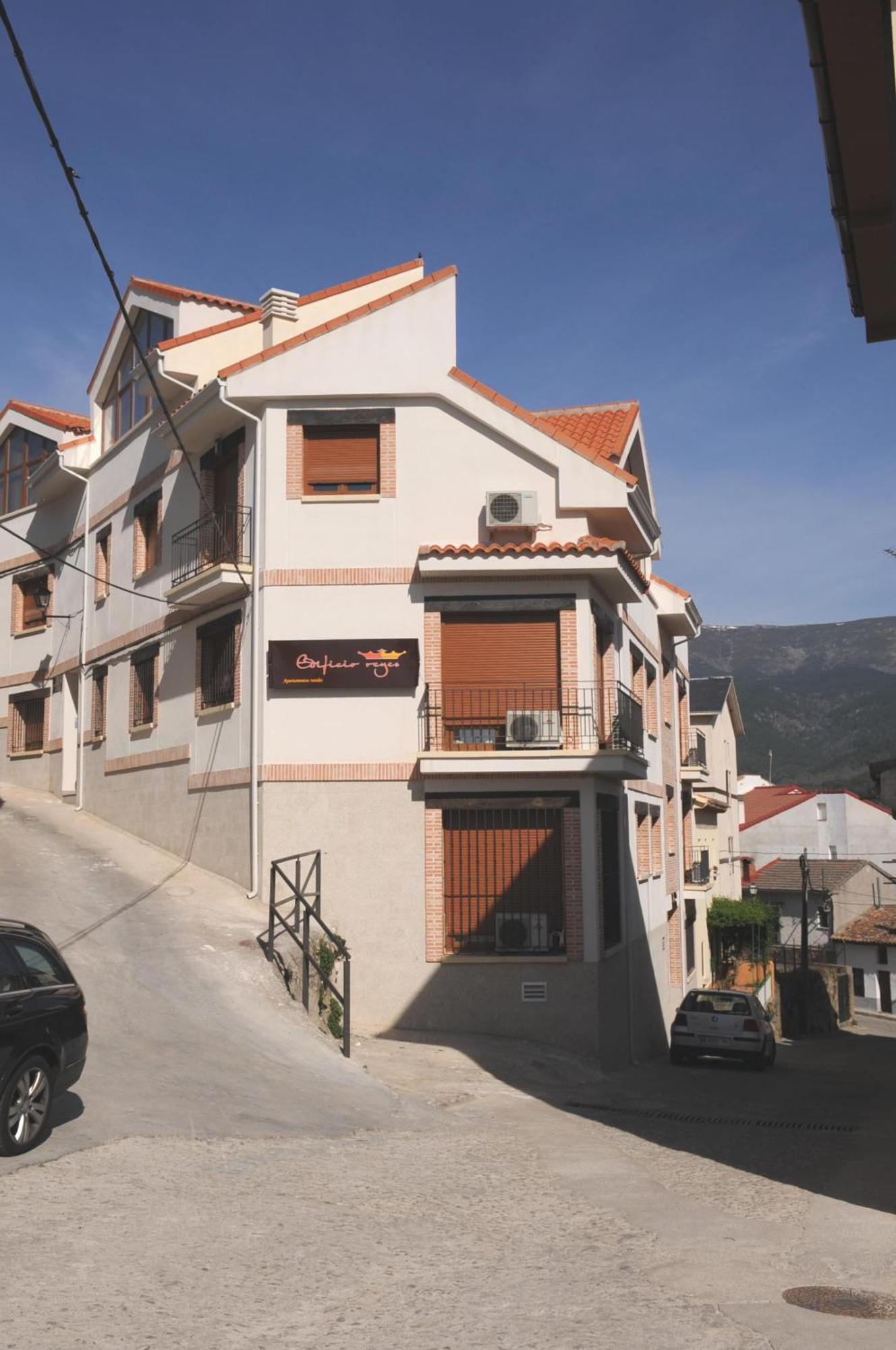 Edificio Reyes * La Adrada